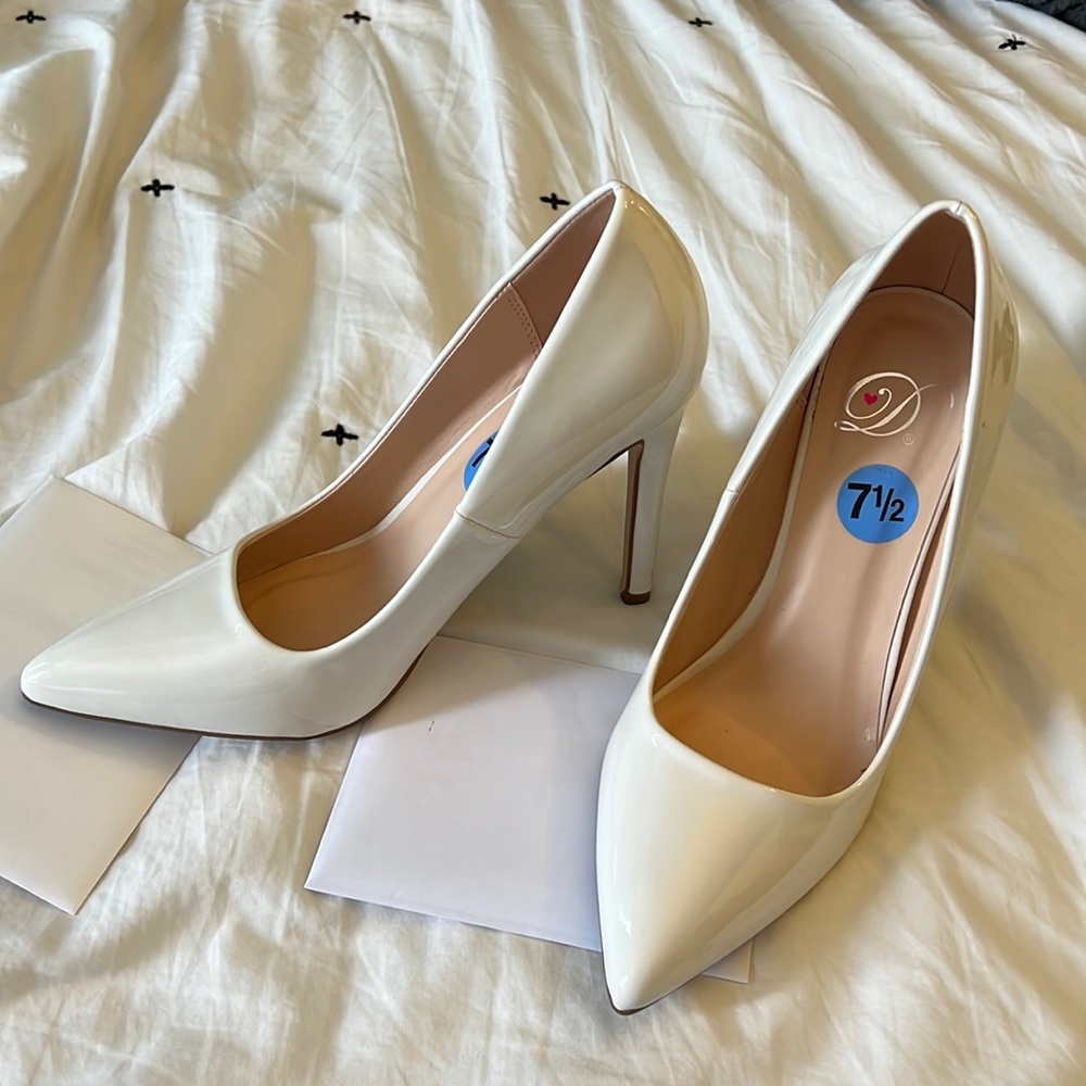 Off white heels. Perfect Spring Time heels